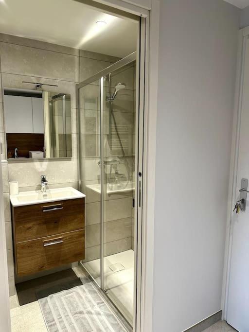 Joli Petit Neuf Appartement